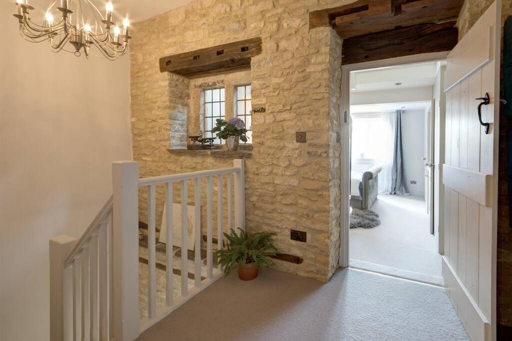 Historic Cotswold Chic Style For Uk Staycation Bourton-on-the-Water Exterior foto