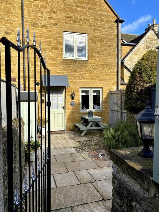 Historic Cotswold Chic Style For Uk Staycation Bourton-on-the-Water Exterior foto