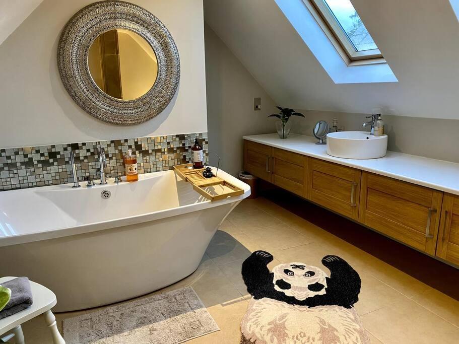 Historic Cotswold Chic Style For Uk Staycation Bourton-on-the-Water Exterior foto